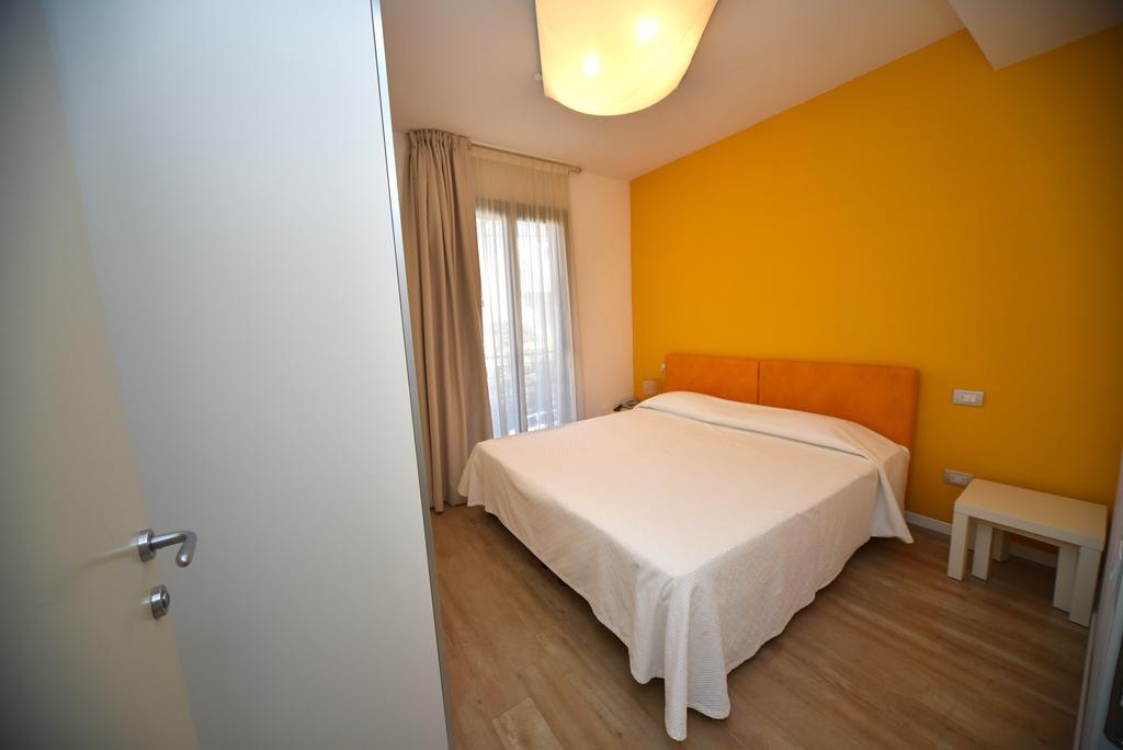 Sound Suite Hotel Riccione Værelse billede